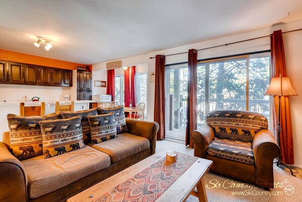 Televisión y chimenea