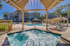 A heated pool - GREAT Views Luxury 2 BR 2 BA Fitness Center Pool Bikes & Beach Gear included (Hilton Head Island)