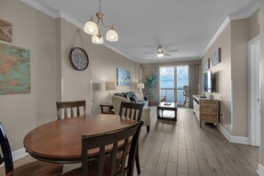 TV, DVD player - BEACH FRONT CONDO! ROOM FOR 7!  BCH SRV INCL!! (Panama City Beach)