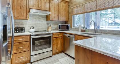 Condo confortable avec bain à remous privé et laissez-passer SHARC - trÚs bien situé!