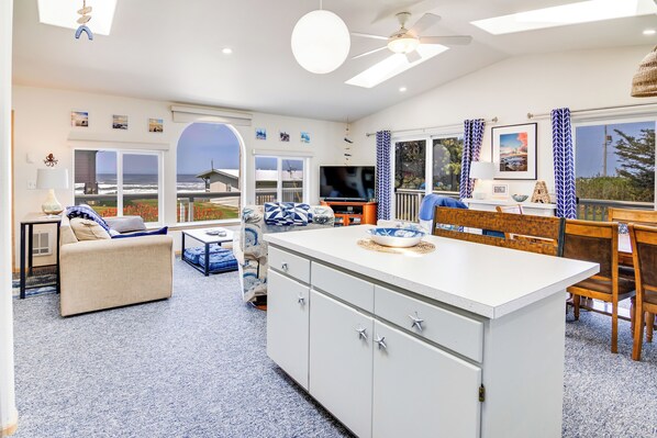 Smart TV, DVD player - Seahawk Nest - Ocean View Home with Wheelchair Accessibility (Yachats)