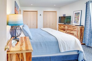 2 室のベッドルーム、デスク、アイロン / アイロン台、旅行用ベビーベッド