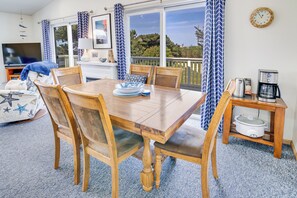 Dining - Seahawk Nest - Ocean View Home with Wheelchair Accessibility (Yachats)