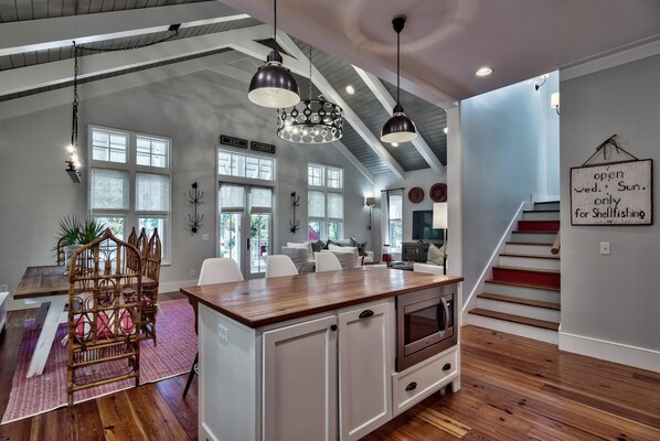 House, 4 Bedrooms | Private kitchen