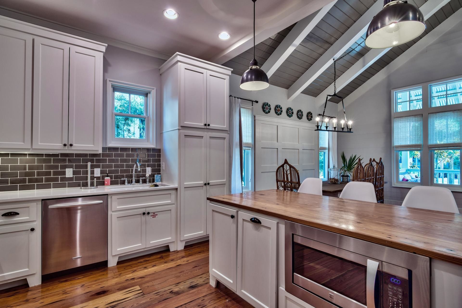 House, 4 Bedrooms | Private kitchen | Fridge, microwave, oven, stovetop