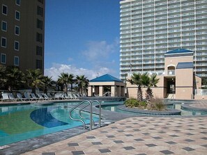 Una piscina cubierta