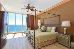 5 bedrooms, iron/ironing board, free WiFi, bed sheets - Two-story beachfront penthouse w/ extra-large balcony! 🌅 (Destin)