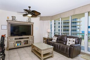 Smart TV, DVD player - Beachfront condo w/ beach service included at Silver Shells in Destin! πππ
(Destin)