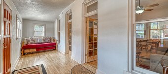 Dog Friendly- Scott's Downtown