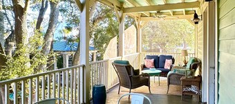 Whispering Palms - Pet Friendly. Private Pool. Screened Porch  Walk to Beach