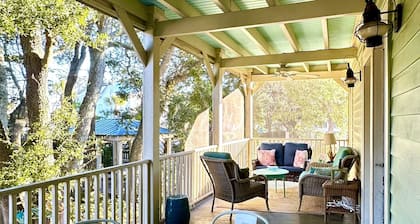 Whispering Palms - Pet Friendly. Private Pool. Screened Porch Walk to Beach