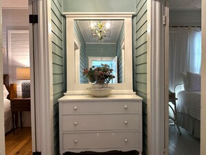 6 bedrooms, iron/ironing board, free WiFi, bed sheets