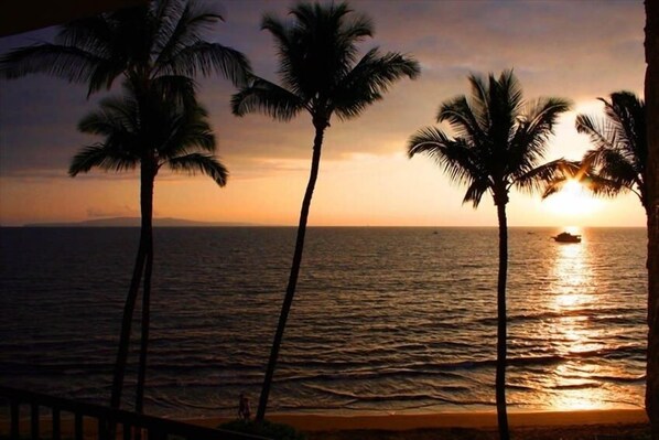 Am Strand, Liegestühle, Strandtücher