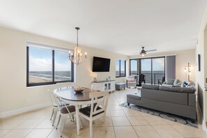 TV, DVD player - Broadmoor 901 by Liquid Life (Orange Beach)