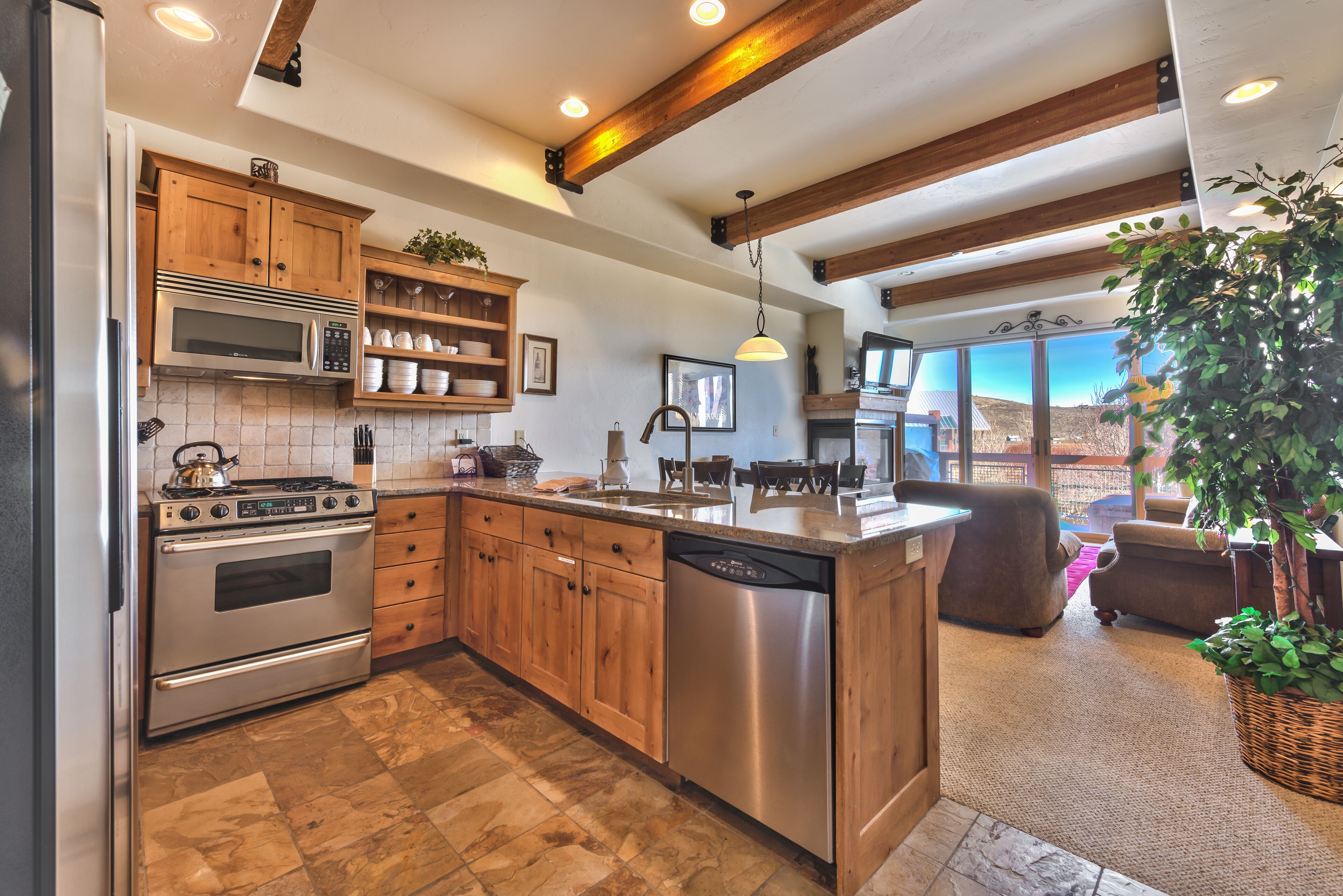 Relaxing Luxury Townhome, Great Location Overlooking Nature Preserve in Park City Preserve