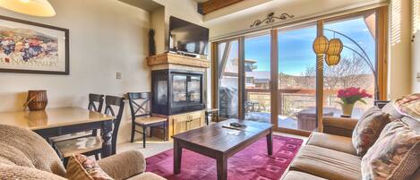 Télévision, cheminée