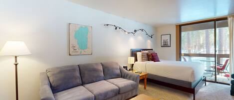 Iron/ironing board, WiFi, bed sheets