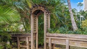 Property grounds - Island Paradise Found: Comfort and Oceanfront Views at Kamaole Nalu #404 (Kihei)