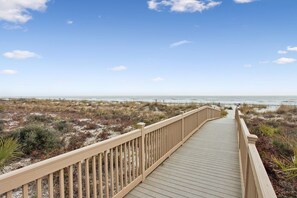 On the beach - Breakers 139 - Remodeled Ocean Front Condo! (Hilton Head Island)