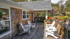 Terrace/patio - Beautiful Garden home by the Bay! (Netarts)