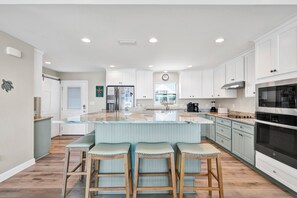Microwave, oven, dishwasher, coffee/tea maker