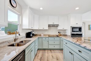 Microwave, oven, dishwasher, coffee/tea maker