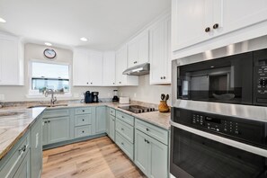 Microwave, oven, dishwasher, coffee/tea maker - Gulf Front | Pet Friendly | Fort Morgan Retreat (Gulf Shores)