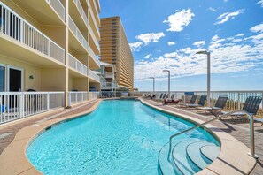 A heated pool - ☀️Great 4 Families-BeachFront-Gulf View-Hot Tub-1BR+Bunk Seychelles 907☀️ (Panama City Beach)