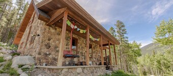 Monarch Crest Chalet- Sauna and Pet Friendly