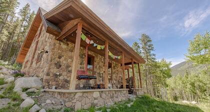 Monarch Crest Chalet -aukio on 3 kilometrin päässä Monarchin laskettelualueelta ja Monarch Crest Mtn. py���rä