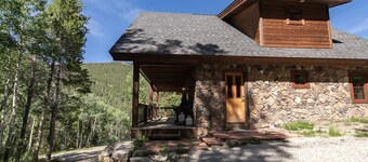 Monarch Crest Chalet- Sauna and Pet Friendly