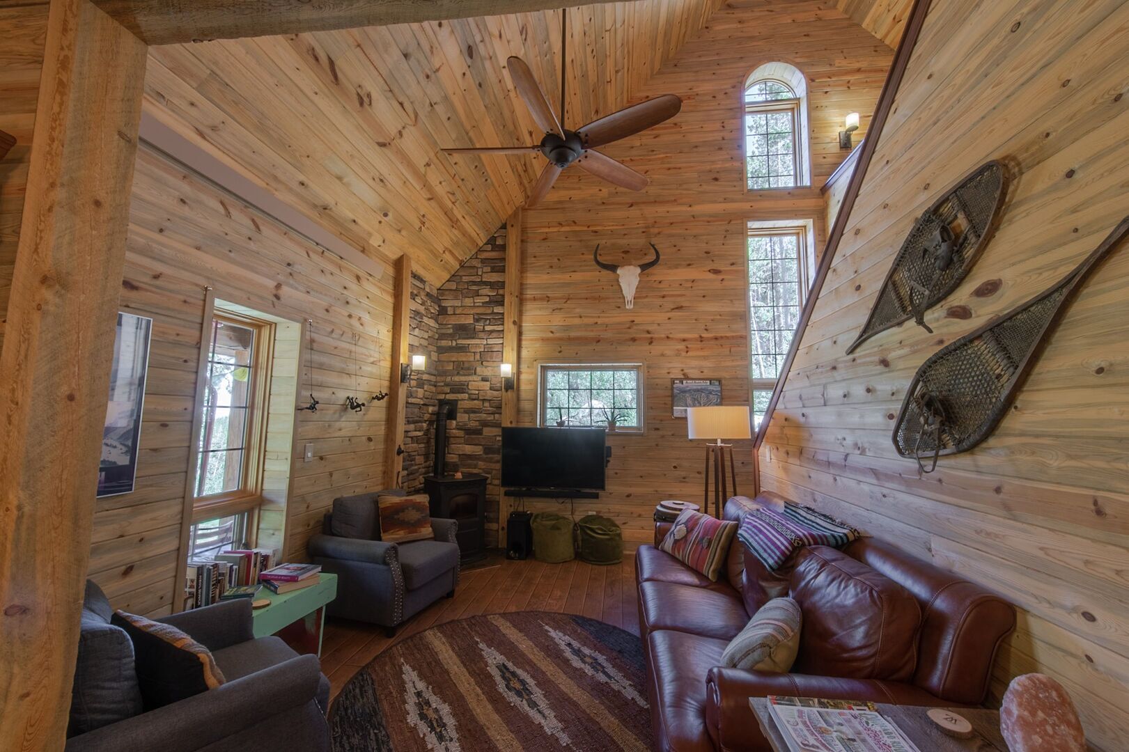 Télévision, lecteur de DVD, chaîne hi-fi