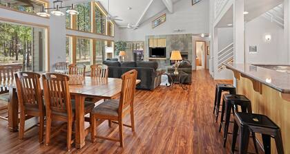 5 Primary Suites, Hot Tub, SHARC, A/C, Steps to Village & SHARC!