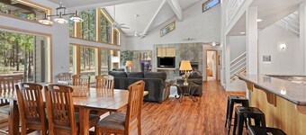 5 Primary Suites, Hot Tub, SHARC, A/C, Steps to Village & SHARC!