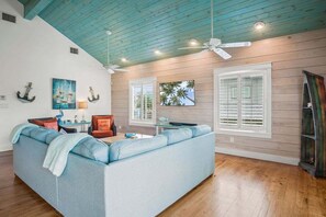 Smart TV, mesa de pingue-pongue