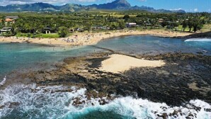 Sun-loungers, beach towels - Kahala 514 Poipu Tropical By Suite Paradise (Koloa)