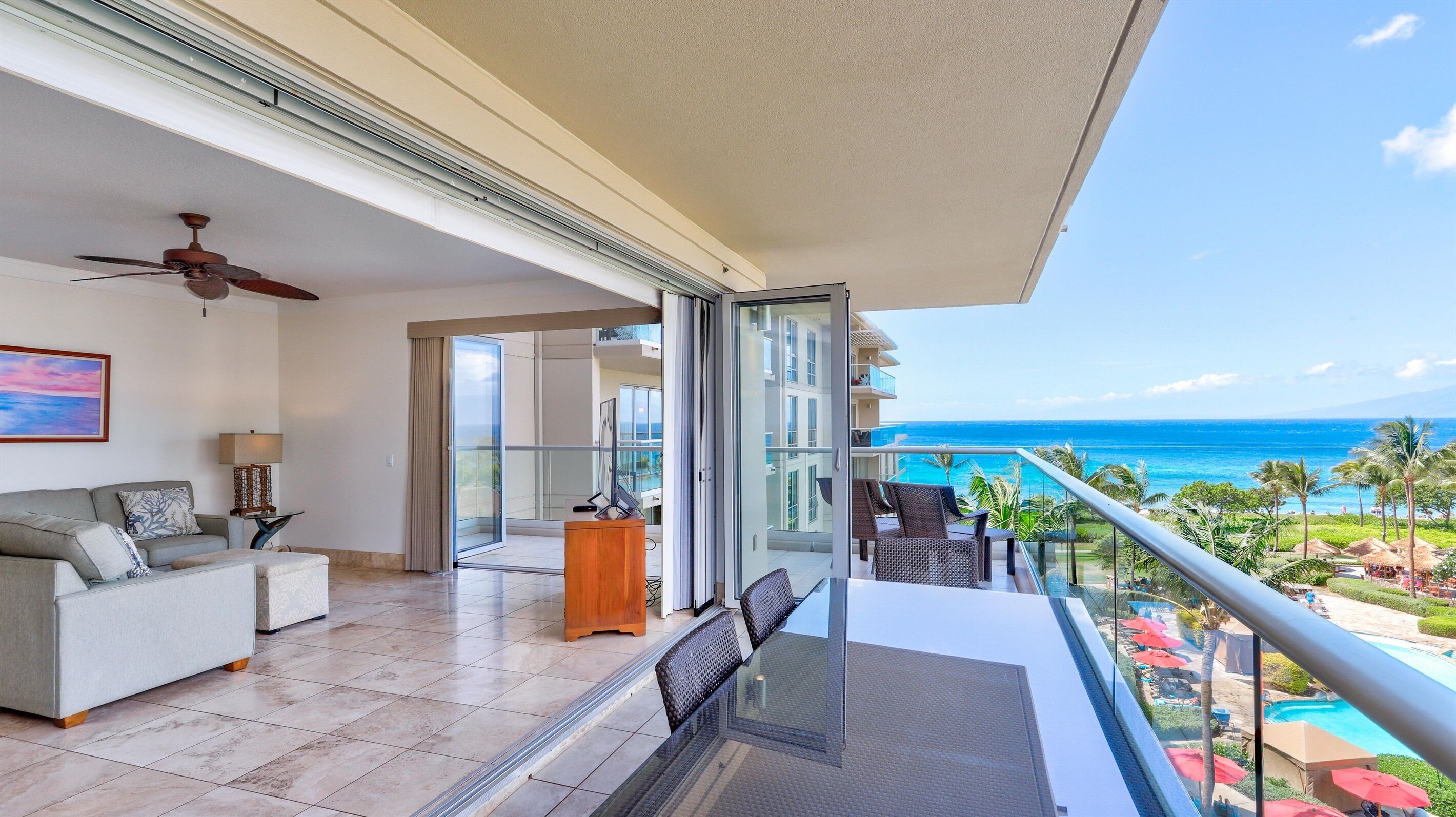 屋外ダイニングエリア