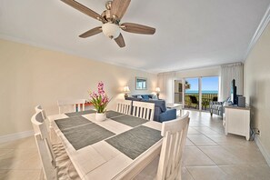 Outdoor dining - South Seas Beach Villa 2424 -Captiva Island gulf front beach vacation rental (Captiva)