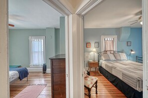 4 bedrooms, iron/ironing board, WiFi, bed sheets