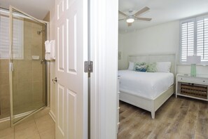3 bedrooms, iron/ironing board, free WiFi, bed sheets - Corner Condo w/ Gulf Views - Includes Beach Service -3BR St. Lucia 1001 (Destin)