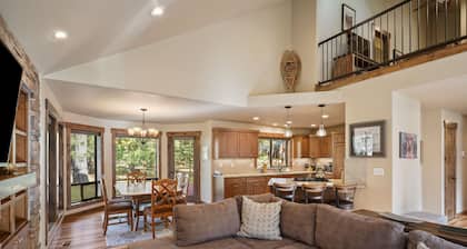 3 Tumalo - Heart of Sunriver, Hot Tub, SHARC Passes, Ping Pong, Bikes, Updated