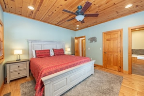 5 bedrooms, free WiFi, bed sheets - Dog Friendly Retreat w/ Indoor Pool, Hot Tub & Spa (Mchenry)