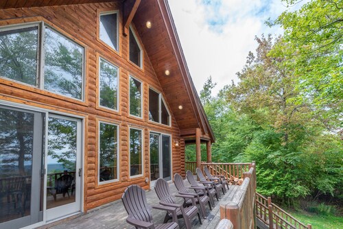 Dog Friendly Retreat w/ Indoor Pool, Hot Tub & Spa