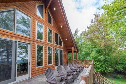 Dog Friendly Retreat w/ Indoor Pool, Hot Tub & Spa