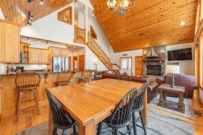 Dining - Dog Friendly Retreat w/ Indoor Pool, Hot Tub & Spa (Mchenry)
