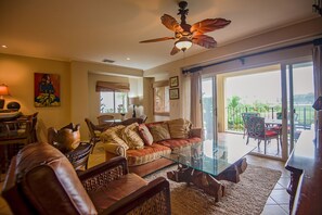 DVD player, stereo - Luxury Family Condo, access to Amenities, Beach club + Concierge Service (Herradura)