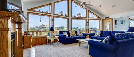 Televisión, chimenea, reproductor de DVD y futbolito