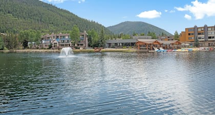 Keystone Condo w/ Panoramic Lake and Mountain Views, Shared Hot Tub & Sauna