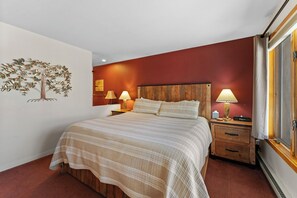 1 bedroom, iron/ironing board, Internet, bed sheets - Keystone Condo w/ Panoramic Lake and Mountain Views, Shared Hot Tub & Sauna (Keystone)