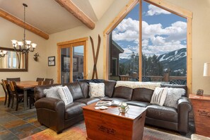 Smart TV, fireplace, DVD player